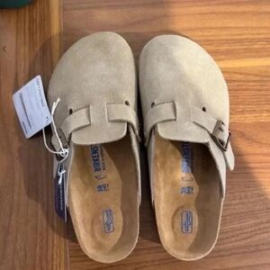 NWT Birkenstock Boston taupe suede mule clogs